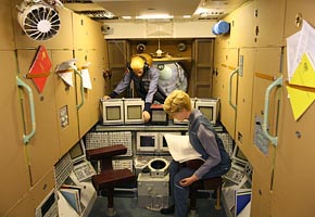 Interior of Full-scale Salyut orbital station, 2006-10 (C) Seiji Yoshimoto