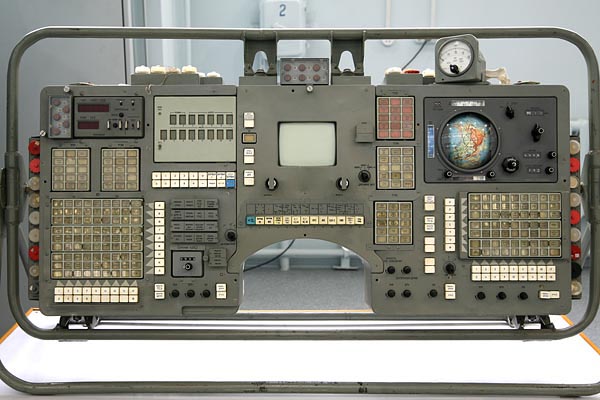 Front panel of descent module, 2007-04 (C) Seiji Yoshimoto