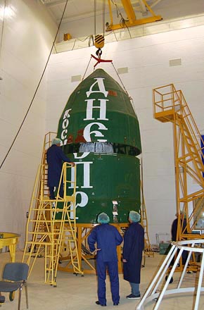 Integration of satellite into SHM, Yasny, 2006-07 (C) Kosmotras
