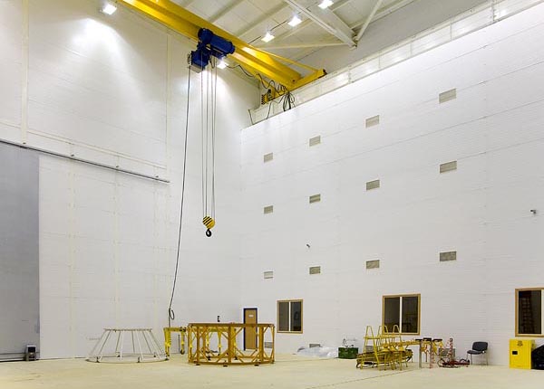 Class100,000 Clean Room, Satellite Processing Facility, Yasny, 2006-07 (C) Seiji Yoshimoto