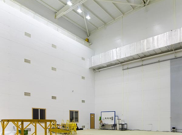Class100,000 Clean Room, Satellite Processing Facility, Yasny, 2006-07 (C) Seiji Yoshimoto