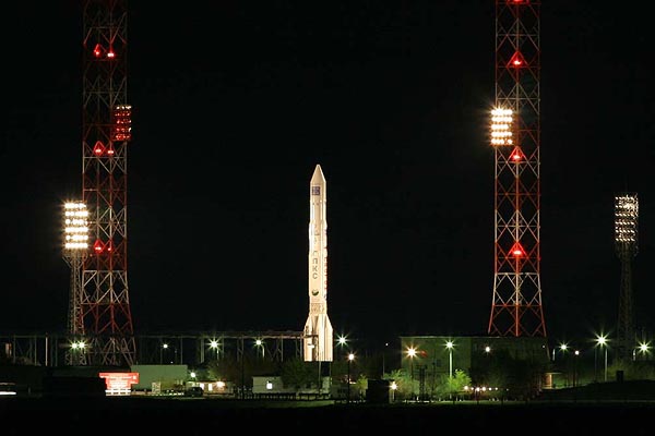 Proton before Lift-off, Site 200, Baikonur, 2004-10 (C) Seiji Yoshimoto