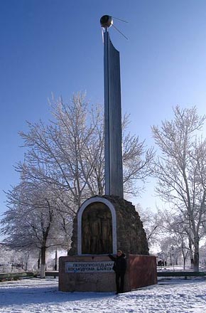 Pioneers Stela, Baikonur, 2007-01 (C) Marianna Vinokurova