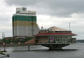 Poplavok Restaurant, Dnepropetrovsk, 2004-06, (C) Seiji Yoshimoto