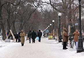 Alley of Painters in Winter, Dnepropetrovsk; 2005-01, (C) Seiji Yoshimoto