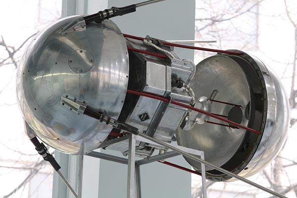 Sputnik-1 : the world's first satellite (exploded view) 2007-04 (C) Seiji Yoshimoto