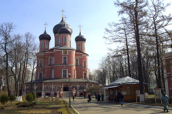 Convent, Moscow, 2002-04 (C) Seiji Yoshimoto