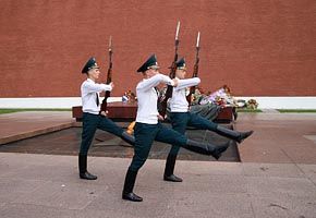 Eternal Flame, Kremlin, Moscow, 2006-07 (C) Seiji Yoshimoto