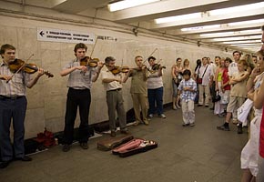 Subway near Okhotony Ryad, Moscow, 2006-07 (C) Seiji Yoshimoto