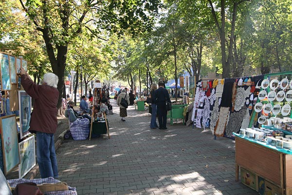 Art Opening in the City Garden, Odessa, 2006-10 (C) Seiji Yoshimoto