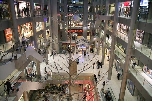 Shopping Center near Deribasovskaya Street, Odessa, 2006-10 (C) Seiji Yoshimoto