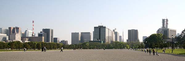 Buildings around Imperial Palace, Tokyo, 2006-05, (C) Seiji Yoshimoto