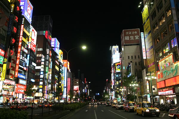 Yasukunidori, Shinjyuku, Tokyo, 2006-05, (C) Seiji Yoshimoto