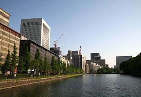 Buildings around Imperial Palace, Tokyo, 2006-05, (C) Seiji Yoshimoto