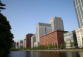 Buildings around Imperial Palace, Tokyo, 2006-05, (C) Seiji Yoshimoto