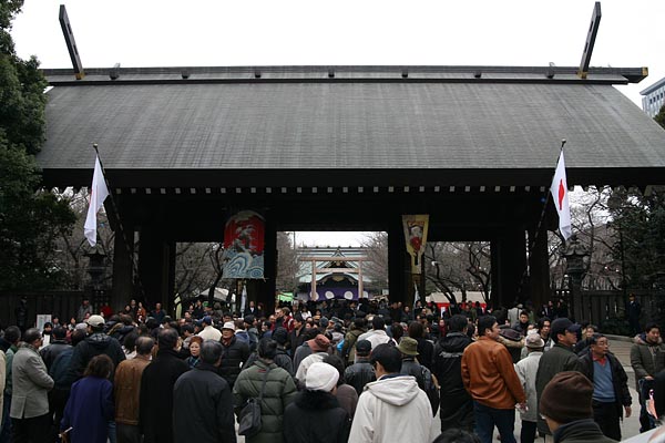 Yasukuni Shrine, Tokyo, 2007-01 (C) Seiji Yoshimoto