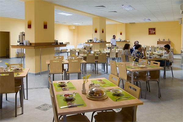 Main Dining Room, Hotel Yasny Kosmotras, 2006-07 (C) Seiji Yoshimoto