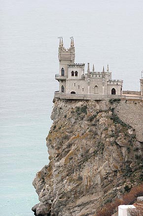 Swallow's nest, (C) Seiji Yoshimoto